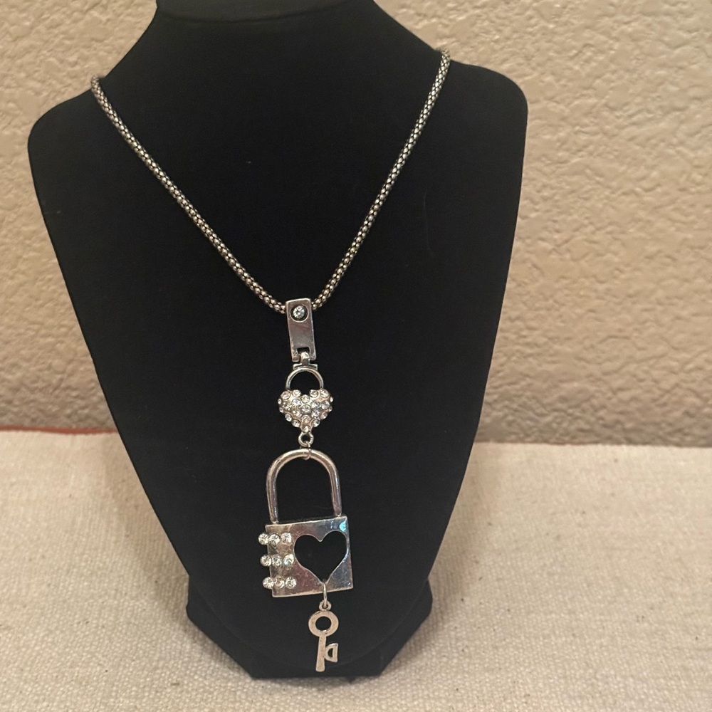 🌸4 for $10 NWT Silver Heart Lock Pendant Necklace